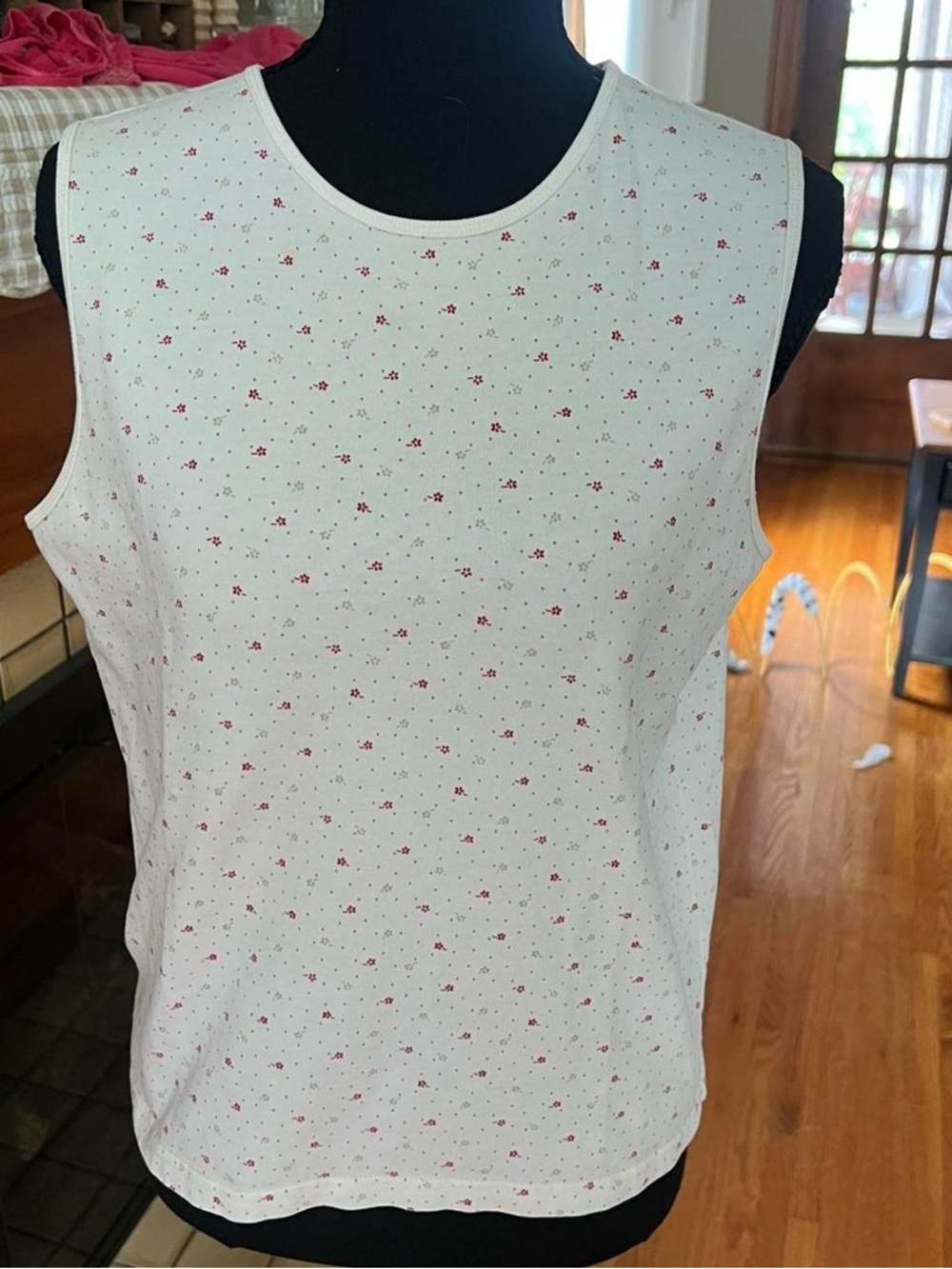 Vintage Y2K cottagecore Gap white tank top with ditsy floral print